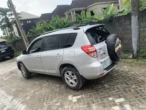 Toyota RAV4 2011 Silver