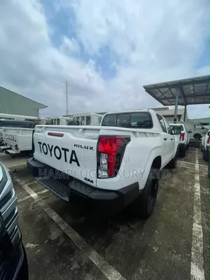New Toyota Hilux 2026 White