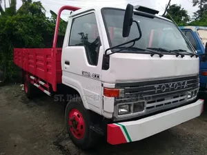 Toyota Dyna 400 Flatbed Truck White Commercial Business Truck