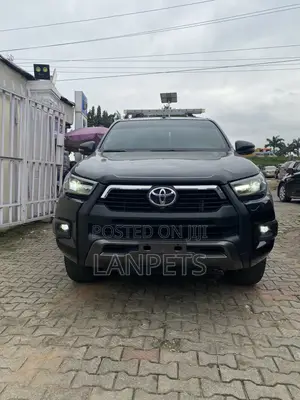 Toyota Hilux 2024 Black