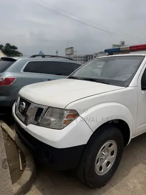 Nissan Frontier 2015 White