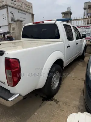 Nissan Frontier 2015 White