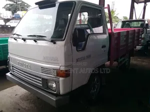Toyota Dyna 100 Flatbed Truck White Commercial Business Truck
