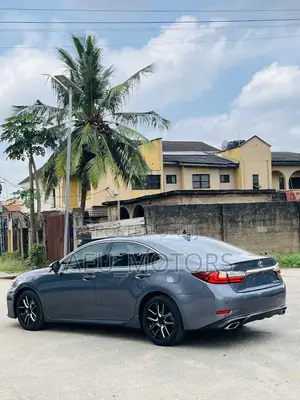 Lexus ES 2016 Gray