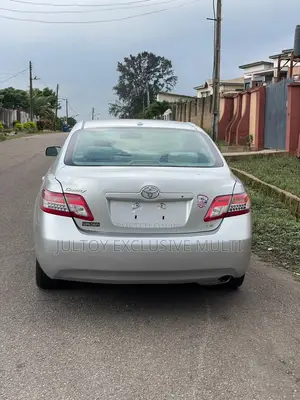 Toyota Camry LE 4dr Sedan (2.5L 4cyl 6A) 2011 Silver