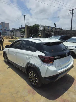 Toyota Yaris 2022 White