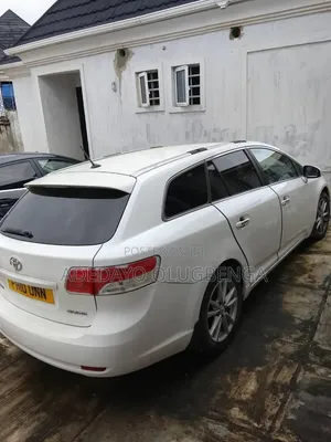Toyota Avensis 2011 White