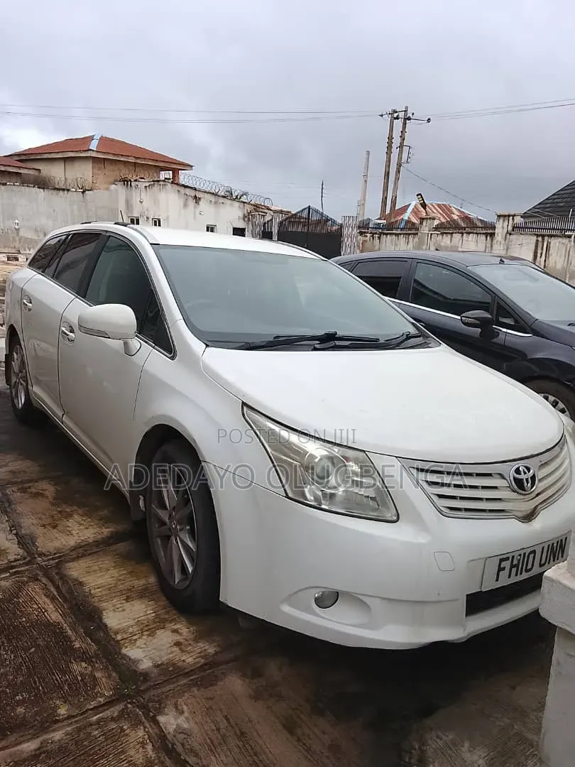 Toyota Avensis 2011 White
