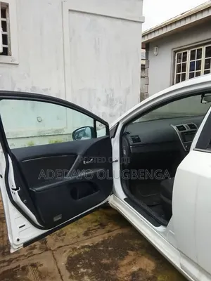 Toyota Avensis 2011 White