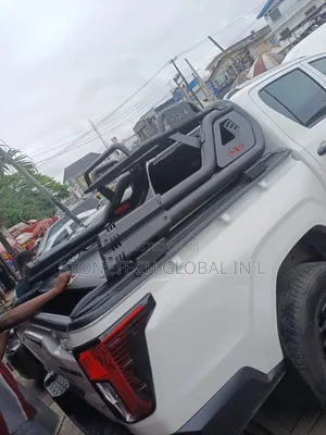 Latest Edition of Iron Spoiler 4x4 Offload and Rolling Cover HILUX