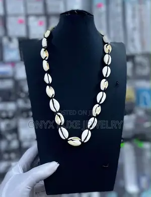 Natural Cowrie Shell Beaded Necklace
