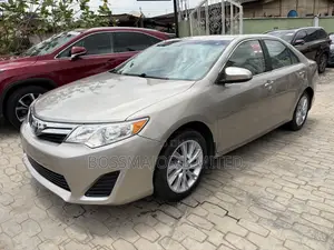 Toyota Camry LE 4dr Sedan (2.5L 4cyl 6A) 2013 Gold