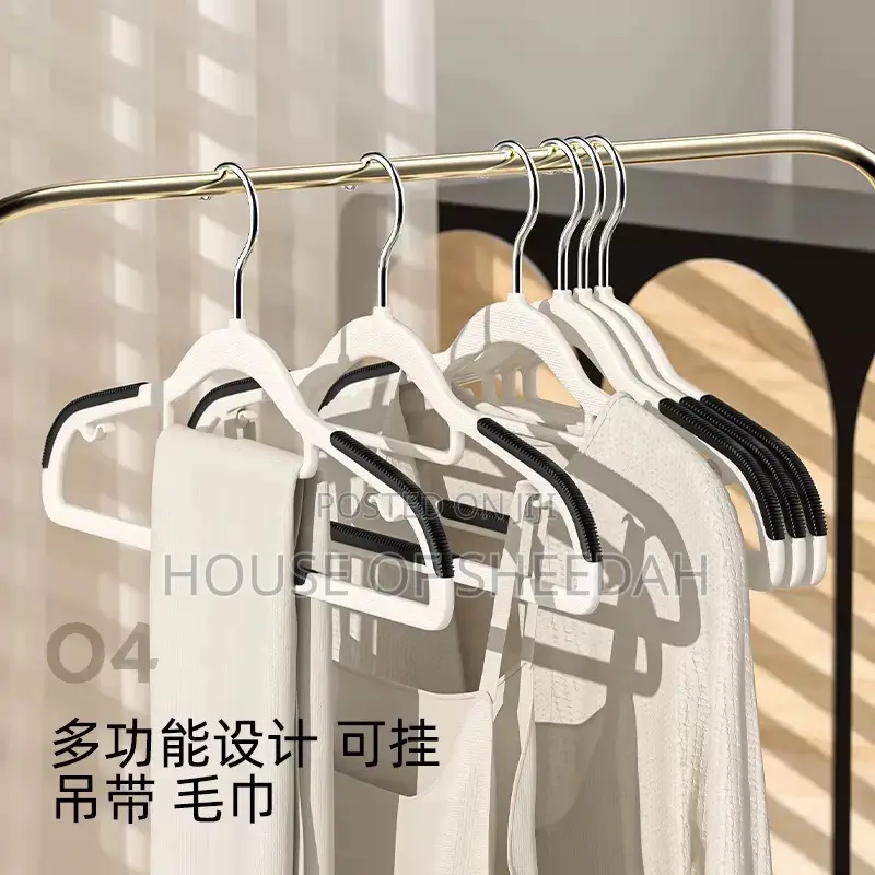 Slim Plastic Clothes Hangers
