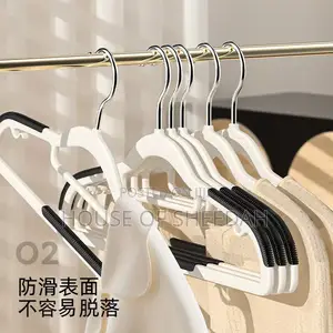 Slim Plastic Clothes Hangers
