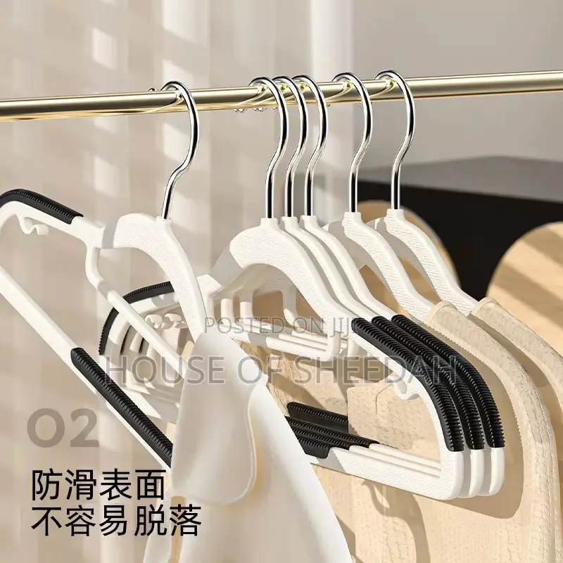 Slim Plastic Clothes Hangers