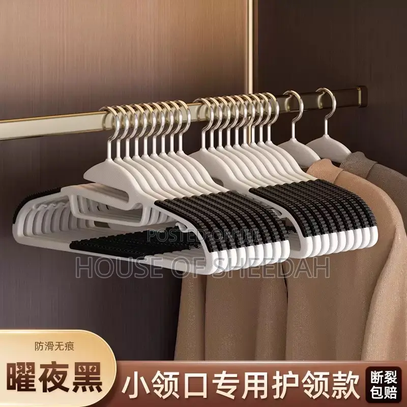 Slim Plastic Clothes Hangers