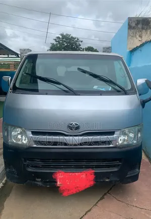 Toyota HiAce 2012