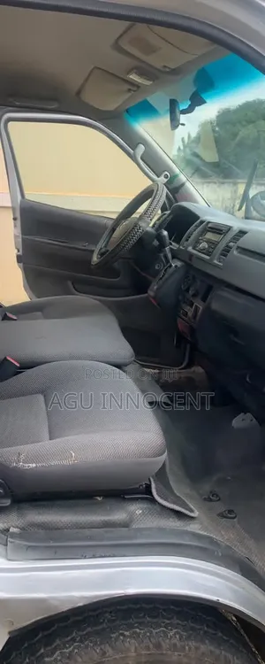 Toyota HiAce 2012