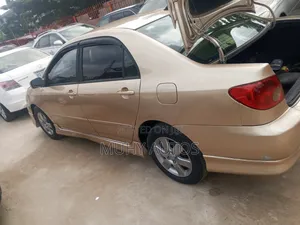 Toyota Corolla 2005 Gold