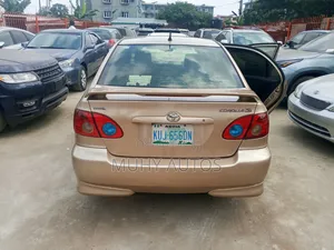 Toyota Corolla 2005 Gold