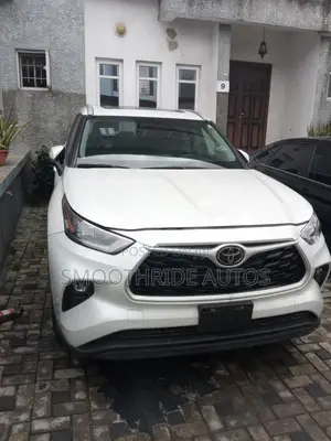 Toyota Highlander Platinum AWD 2023 White