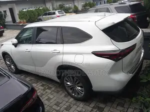 Toyota Highlander Platinum AWD 2023 White