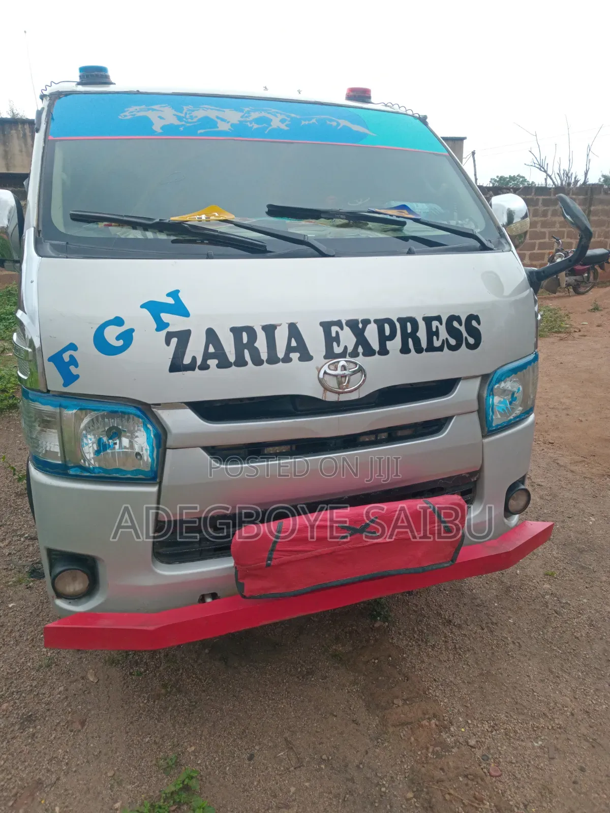 Toyota HiAce 2010 White