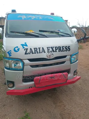 Toyota HiAce 2010 White