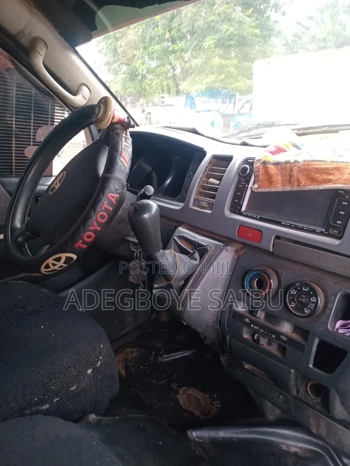 Toyota HiAce 2010 White