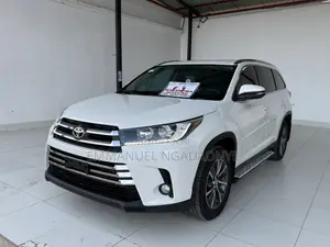 Toyota Highlander SE 2019 White