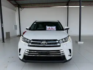 Toyota Highlander SE 2019 White