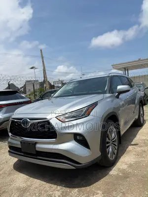 Toyota Highlander Platinum 2025 Gray