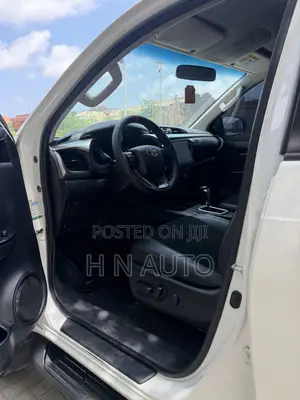 Toyota Hilux 2024 White