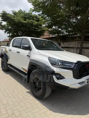 Toyota Hilux 2024 White