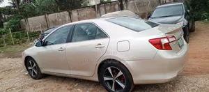 Toyota Camry LE 4dr Sedan (2.5L 4cyl 6A) 2014 Gold