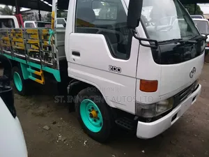 Toyota Dyna Flatbed Truck White Commercial Business Truck