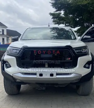 Toyota Hilux 2024 White