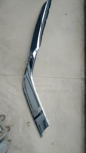 1 PC of Headlight Strip / Chrome Honda Odyssey 2018- 2022