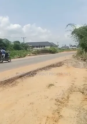12 Dry Table Plots of Land for Sale Along Sapele Road After Mercy Land