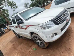 Toyota Hilux 2013 White