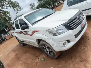 Toyota Hilux 2013 White