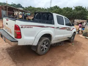 Toyota Hilux 2013 White
