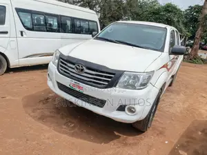 Toyota Hilux 2013 White