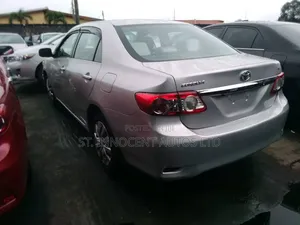 Toyota Corolla LE Special Edition 4dr Sedan (1.8L 4cyl 4A) 2013 Silver