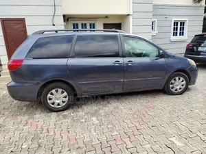 Toyota Sienna 2006 Blue