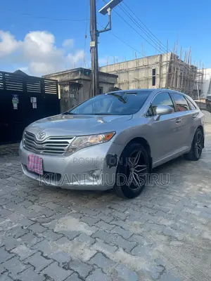 Toyota Venza AWD 2010 Silver