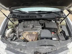 Toyota Camry LE 4dr Sedan (2.5L 4cyl 6AM) 2010 Silver