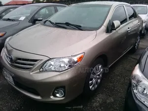 Toyota Corolla 2010 Gold