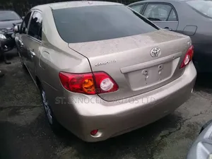 Toyota Corolla 2010 Gold