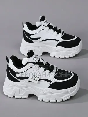 Trendy Unisex Chunky Sneakers – Brand New 